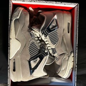 size 8 woman’s (6.5 men’s) frozen moments jordan 4 very lightly used/tried on